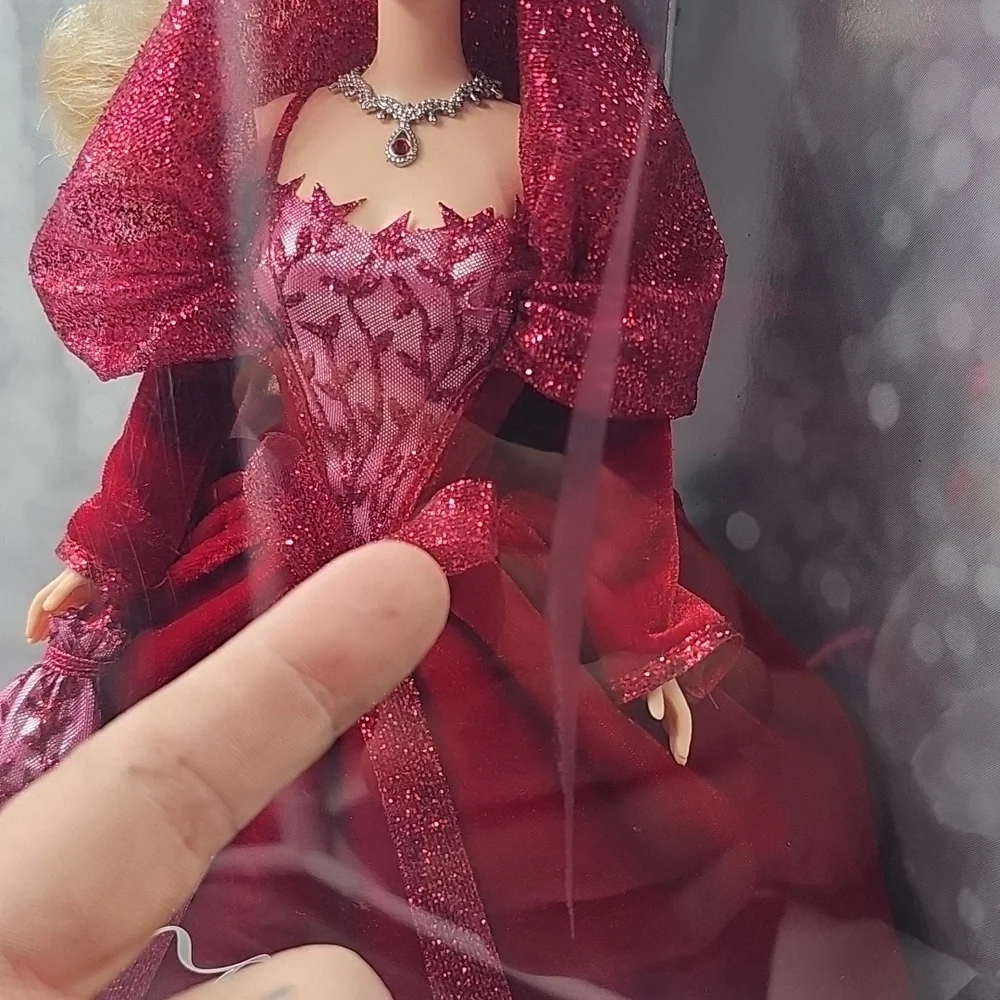 Z Holiday Celebration BARBIE # 56209 VELVET BURGANDY WINTER ROSE